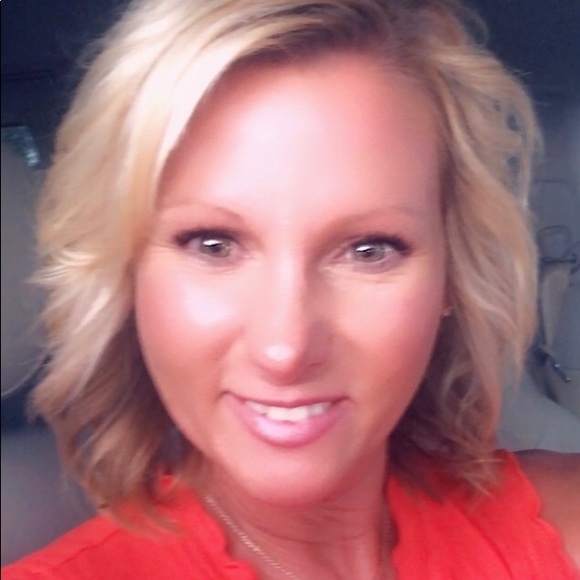 Meet your Posher, Stephanie - Picture 1 of 1